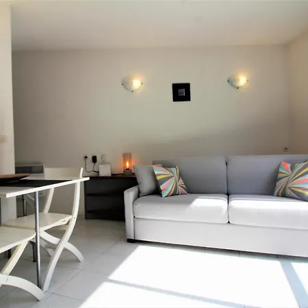 Stylish Studio Close To The Beach Apartment